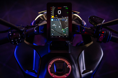 春风800NK赛道首秀 无线CarPlay加持，预计年后震撼上市